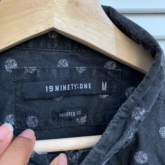 👨🏻 🌸 🌺 3/$20 19 Ninety-One Fitted Button Up Shirt - Picture 3 of 6